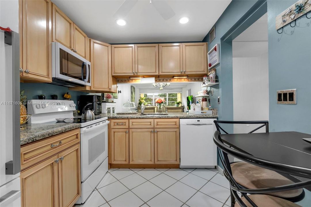 For Sale: $265,000 (3 beds, 2 baths, 1119 Square Feet)