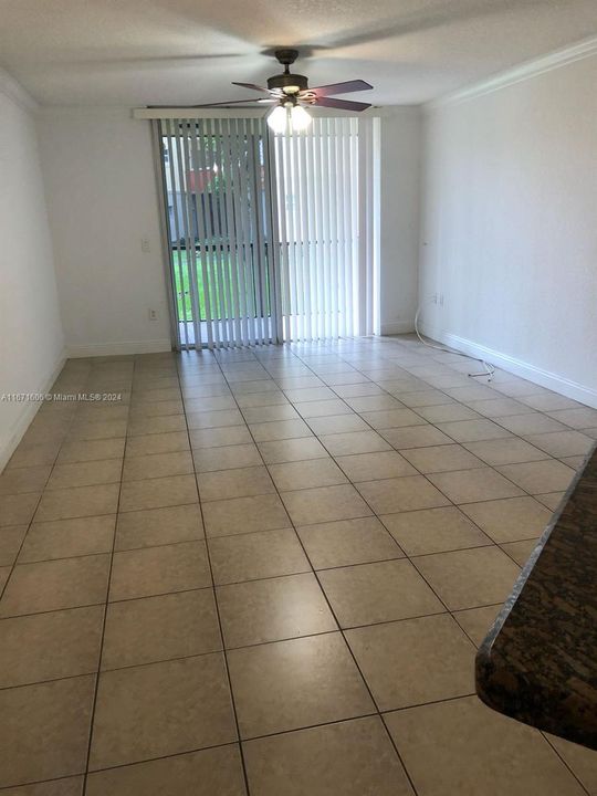 For Rent: $1,990 (1 beds, 1 baths, 810 Square Feet)