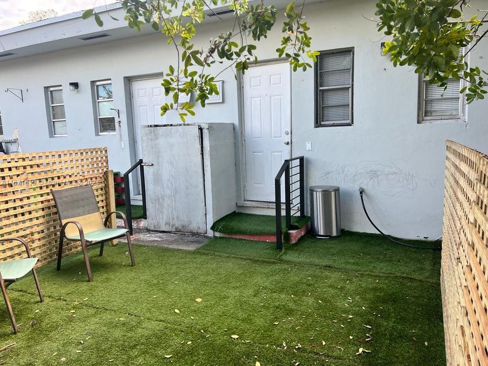 For Rent: $1,950 (1 beds, 1 baths, 780 Square Feet)