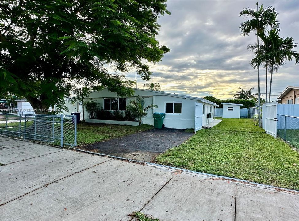 For Sale: $830,000 (3 beds, 3 baths, 2007 Square Feet)