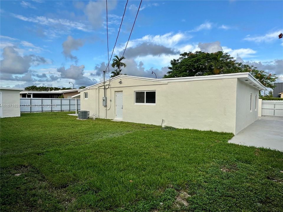 For Sale: $830,000 (3 beds, 3 baths, 2007 Square Feet)