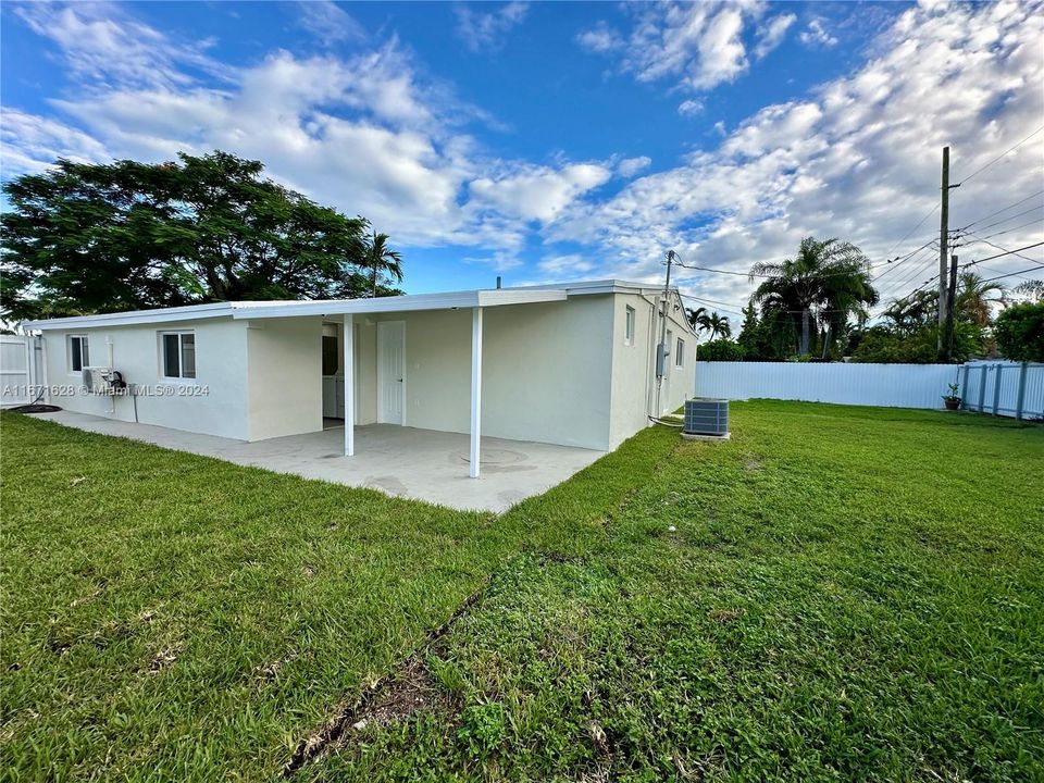 For Sale: $830,000 (3 beds, 3 baths, 2007 Square Feet)