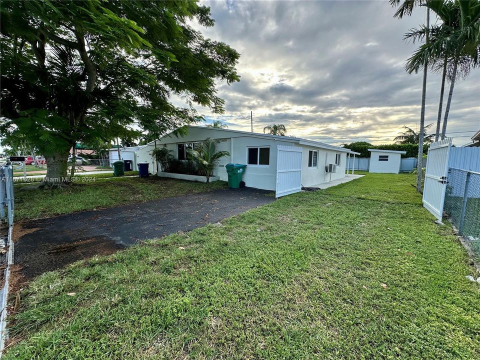 For Sale: $830,000 (3 beds, 3 baths, 2007 Square Feet)