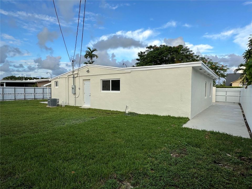 For Sale: $830,000 (3 beds, 3 baths, 2007 Square Feet)