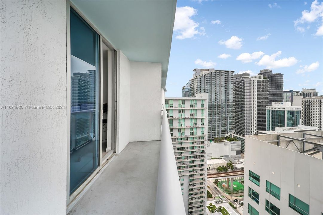 For Sale: $490,000 (1 beds, 1 baths, 783 Square Feet)