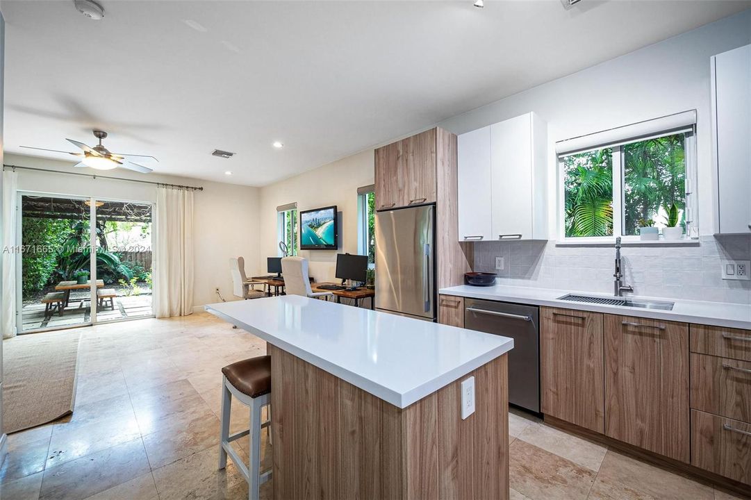 Kitchen island can accomodate counter stools