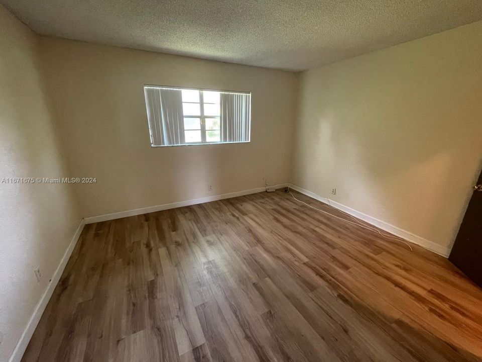 For Rent: $1,550 (1 beds, 1 baths, 736 Square Feet)