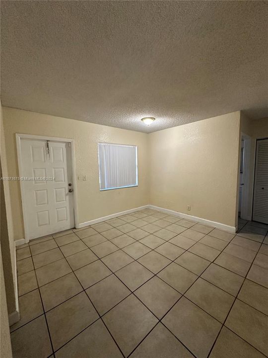 For Rent: $1,550 (1 beds, 1 baths, 736 Square Feet)