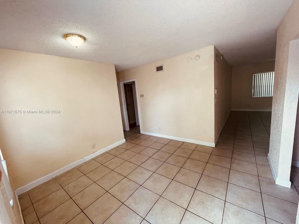 For Rent: $1,550 (1 beds, 1 baths, 736 Square Feet)