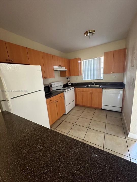 For Rent: $1,550 (1 beds, 1 baths, 736 Square Feet)