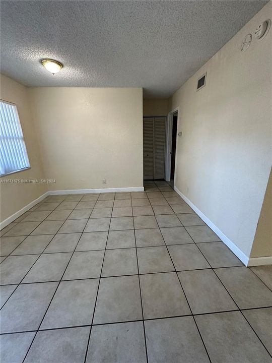 For Rent: $1,550 (1 beds, 1 baths, 736 Square Feet)