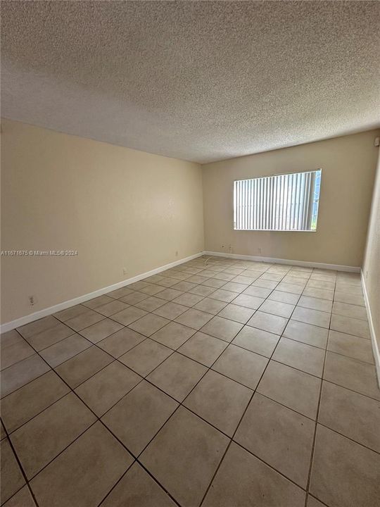 For Rent: $1,550 (1 beds, 1 baths, 736 Square Feet)