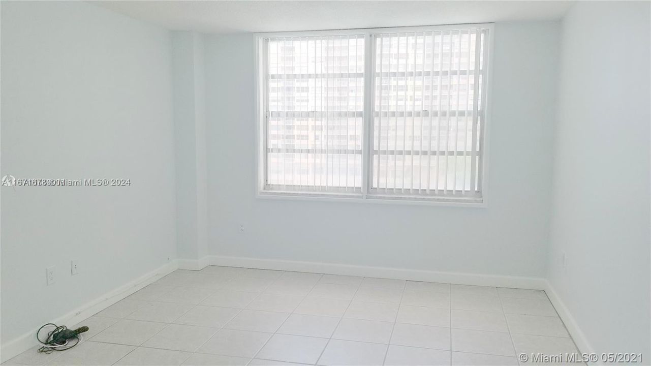 For Rent: $2,600 (1 beds, 1 baths, 887 Square Feet)