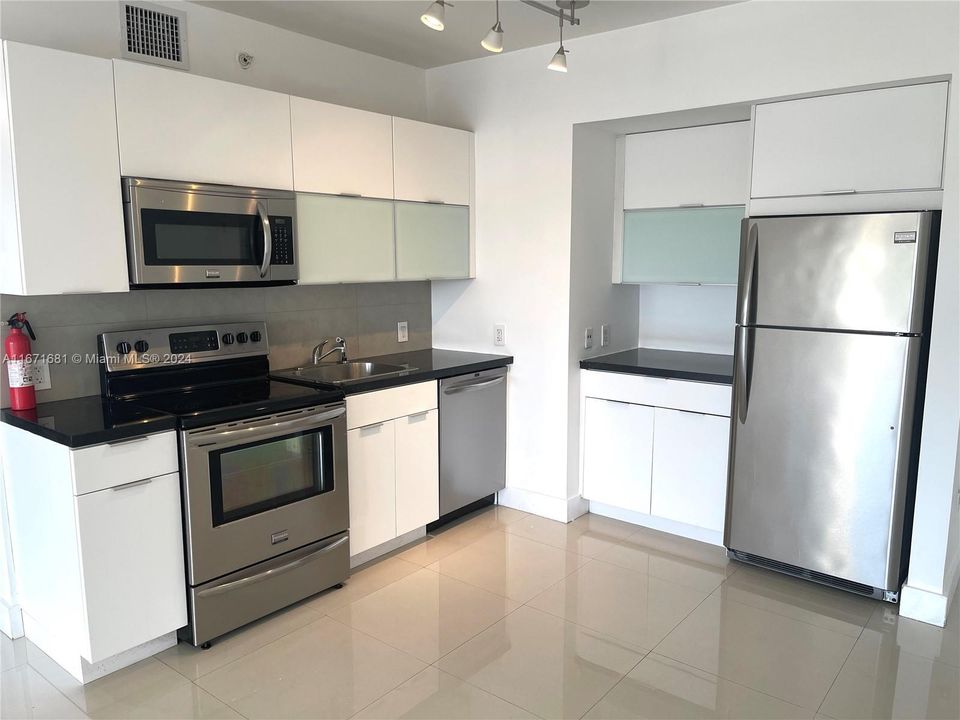 For Rent: $3,900 (2 beds, 2 baths, 1080 Square Feet)