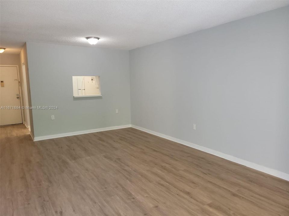 For Sale: $160,000 (1 beds, 1 baths, 816 Square Feet)