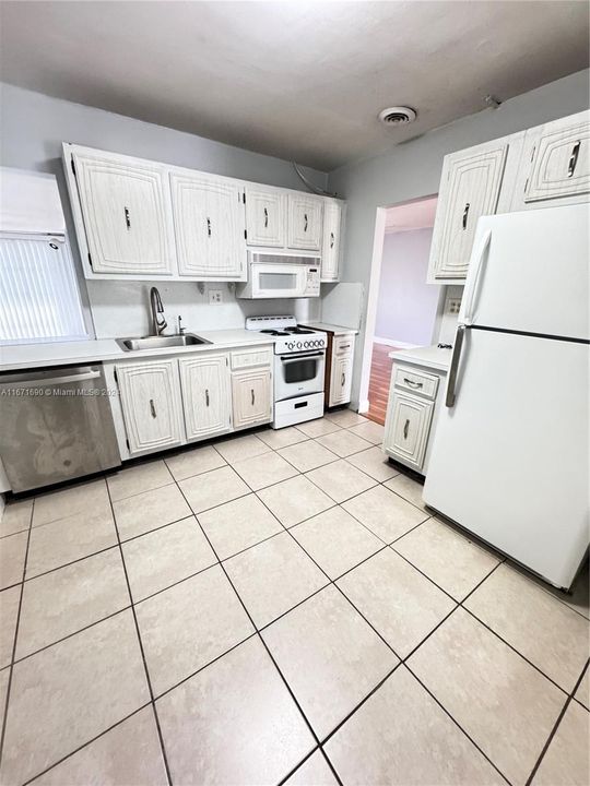 For Rent: $2,100 (2 beds, 2 baths, 1021 Square Feet)