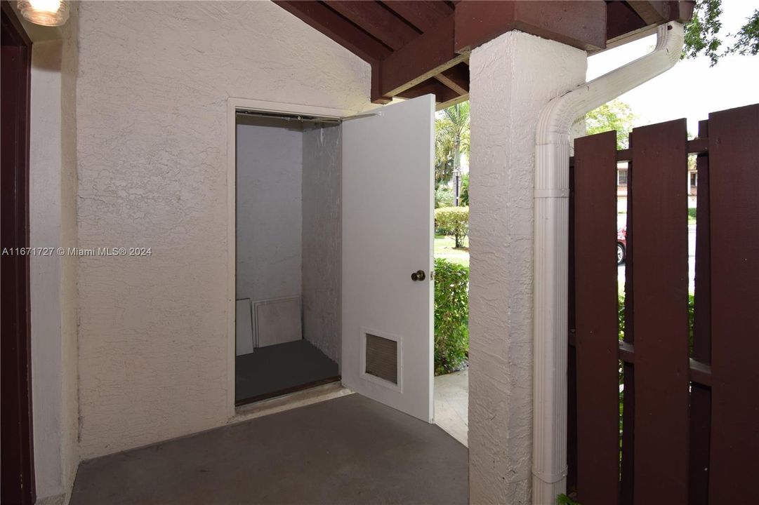 For Rent: $2,300 (2 beds, 2 baths, 1332 Square Feet)