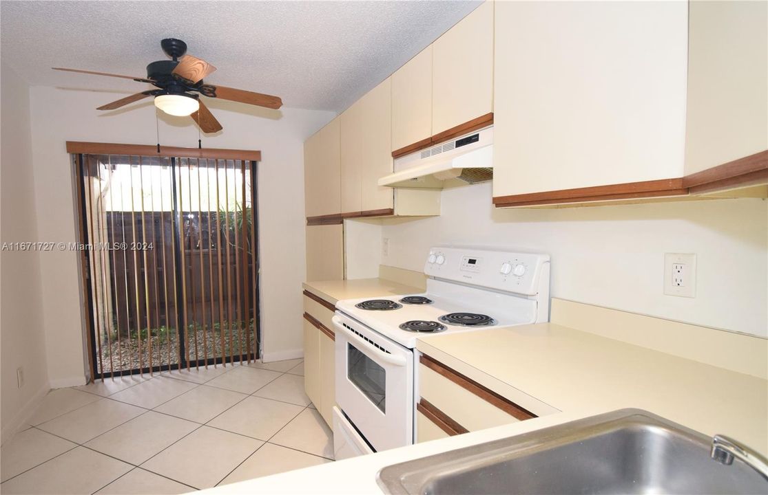 For Rent: $2,300 (2 beds, 2 baths, 1332 Square Feet)