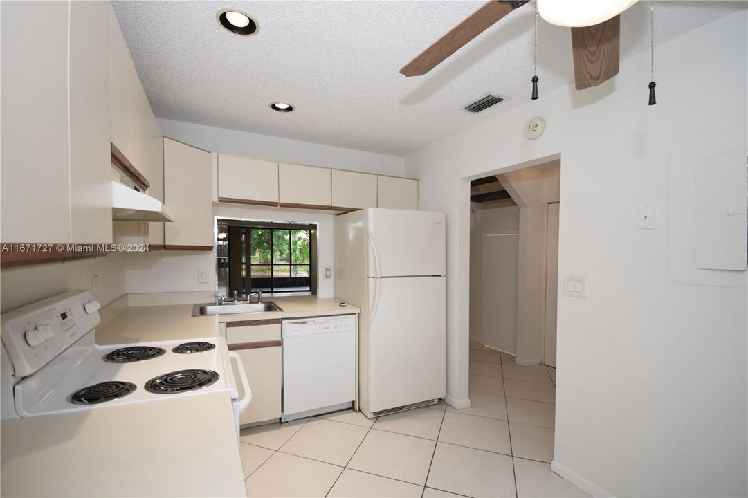 For Rent: $2,300 (2 beds, 2 baths, 1332 Square Feet)