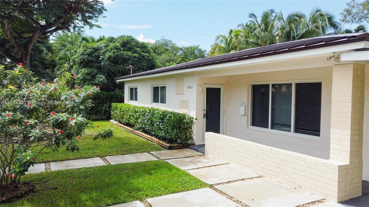 For Sale: $1,175,000 (3 beds, 2 baths, 1305 Square Feet)