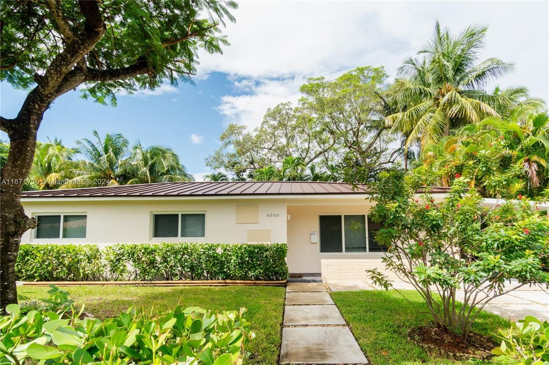 For Sale: $1,175,000 (3 beds, 2 baths, 1305 Square Feet)