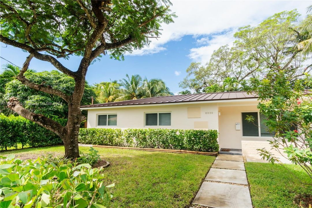 For Sale: $1,175,000 (3 beds, 2 baths, 1305 Square Feet)