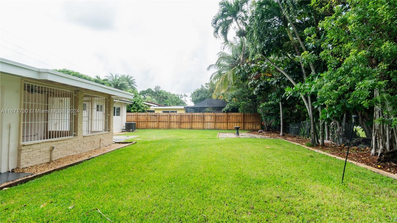 For Sale: $1,175,000 (3 beds, 2 baths, 1305 Square Feet)