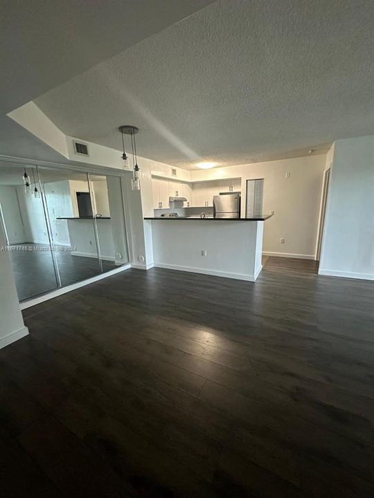 For Rent: $2,500 (2 beds, 2 baths, 983 Square Feet)