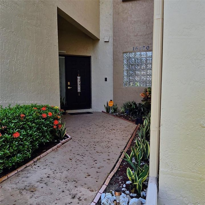 For Sale: $445,000 (2 beds, 2 baths, 1336 Square Feet)