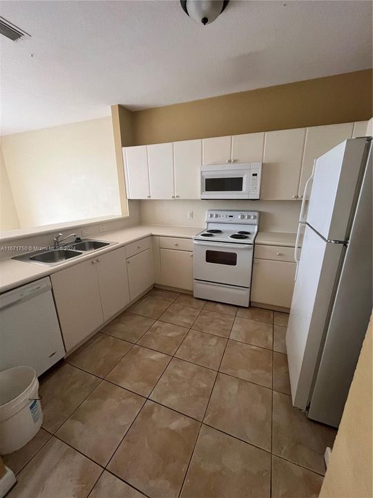 For Rent: $2,800 (3 beds, 2 baths, 1452 Square Feet)