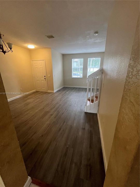 For Rent: $2,800 (3 beds, 2 baths, 1452 Square Feet)