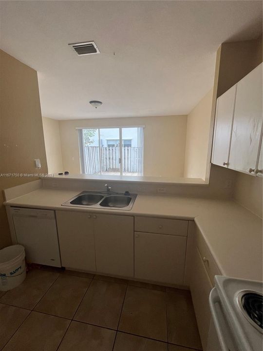 For Rent: $2,800 (3 beds, 2 baths, 1452 Square Feet)