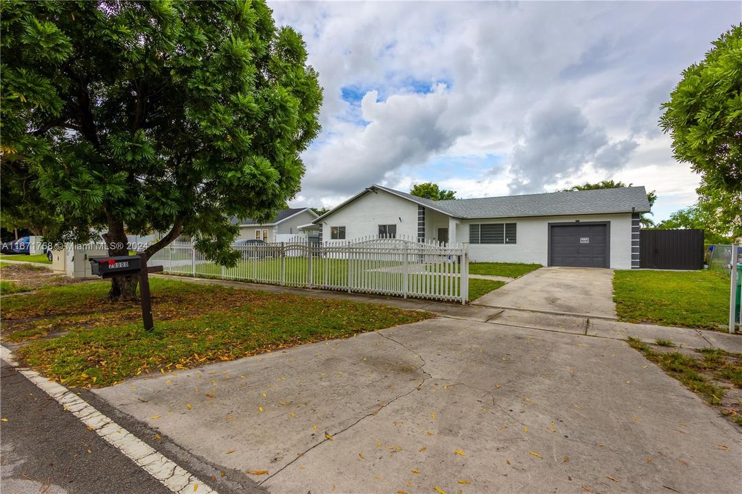 For Sale: $615,000 (3 beds, 2 baths, 1197 Square Feet)