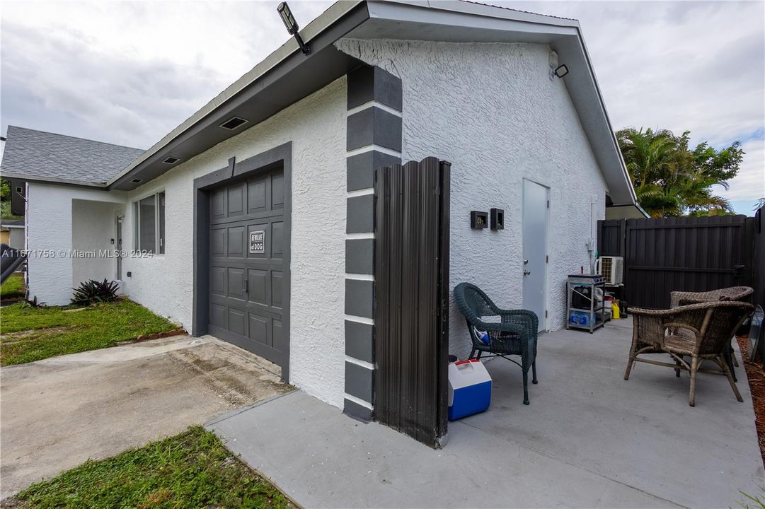 For Sale: $615,000 (3 beds, 2 baths, 1197 Square Feet)