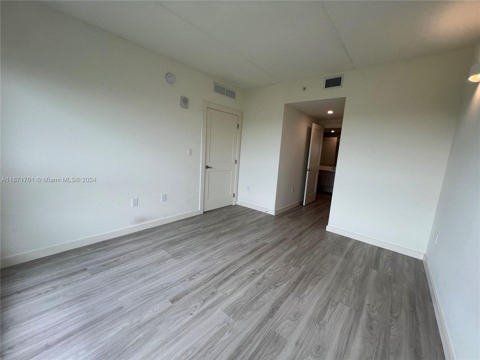 For Rent: $3,500 (2 beds, 2 baths, 1017 Square Feet)