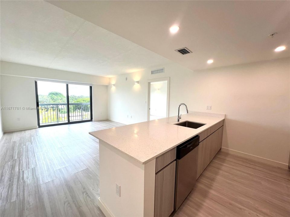 For Rent: $3,500 (2 beds, 2 baths, 1017 Square Feet)