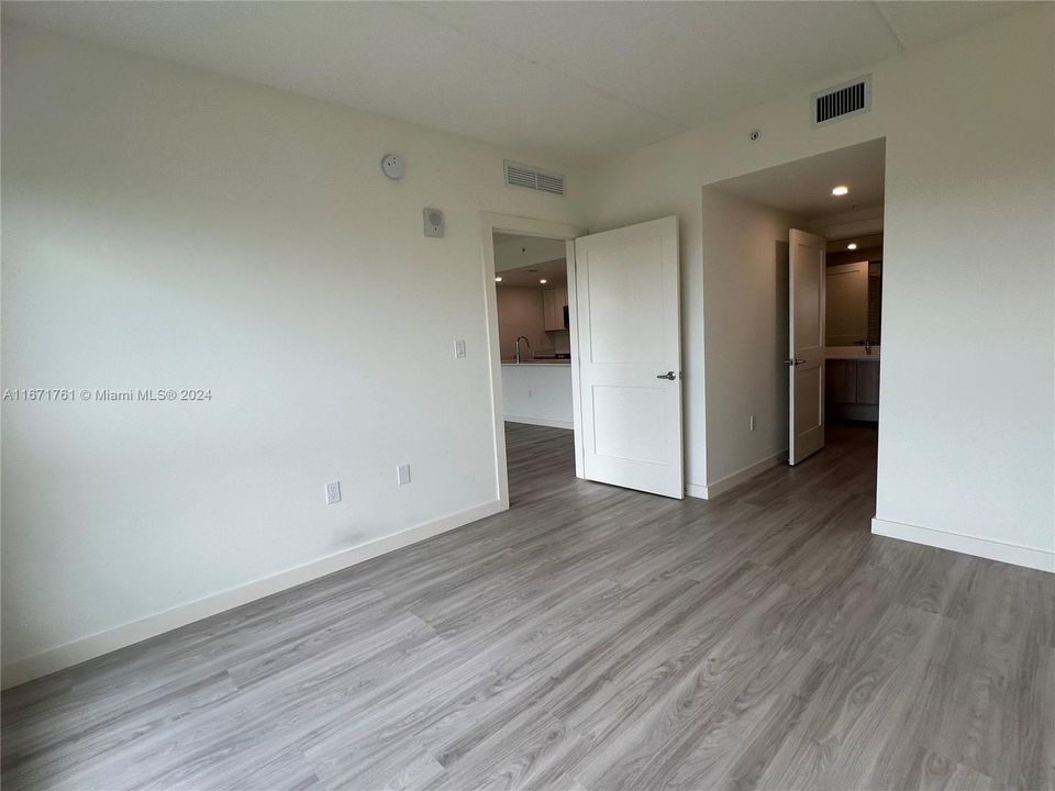 For Rent: $3,500 (2 beds, 2 baths, 1017 Square Feet)