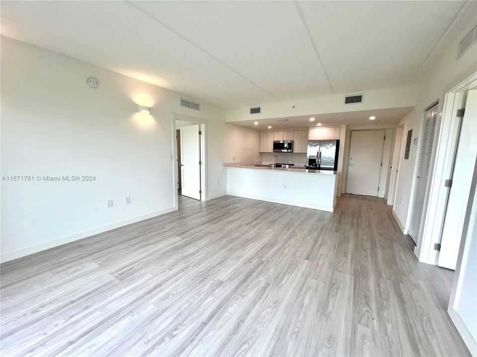 For Rent: $3,500 (2 beds, 2 baths, 1017 Square Feet)