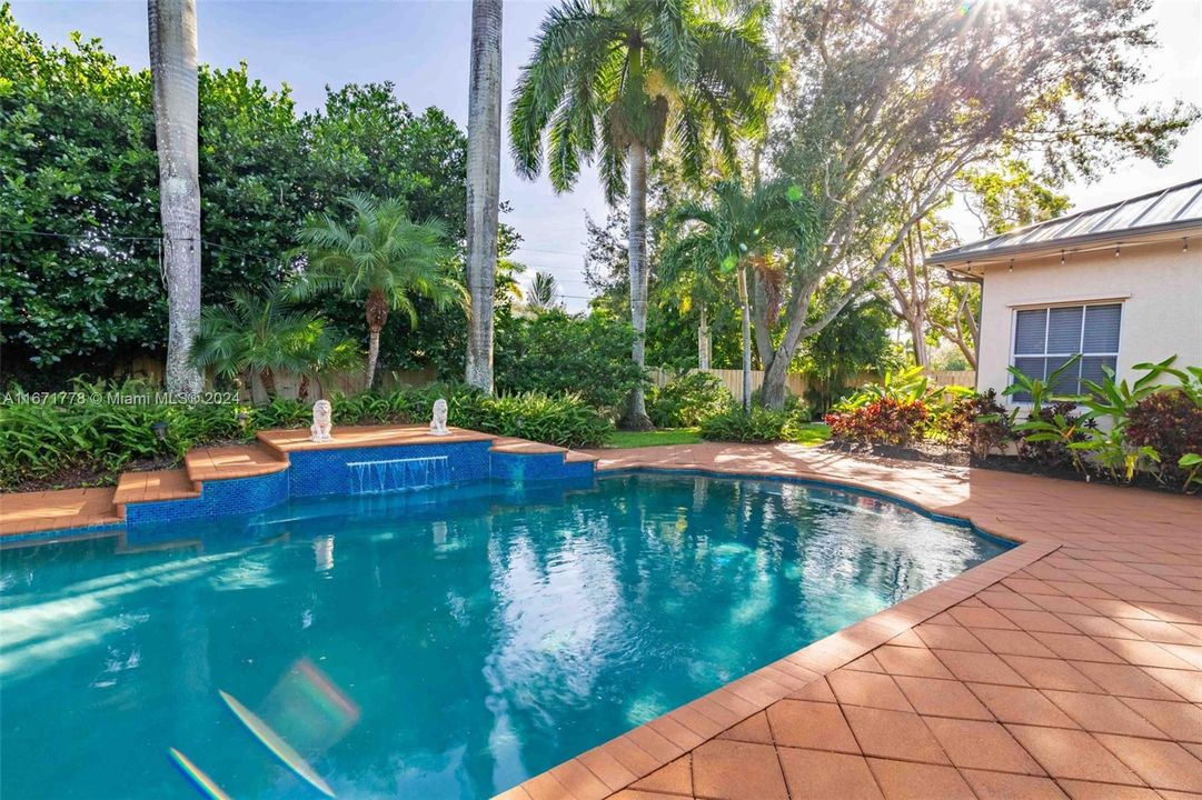 En Venta: $1,595,000 (4 camas, 3 baños, 2456 Pies cuadrados)