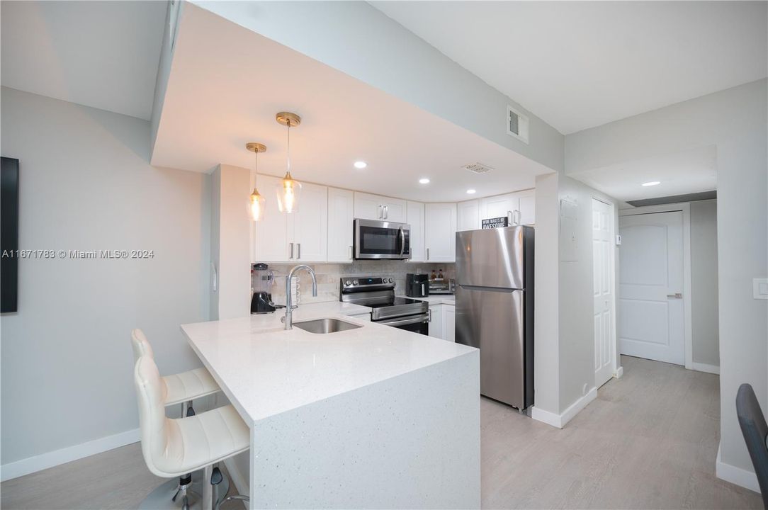 For Sale: $350,000 (2 beds, 2 baths, 845 Square Feet)