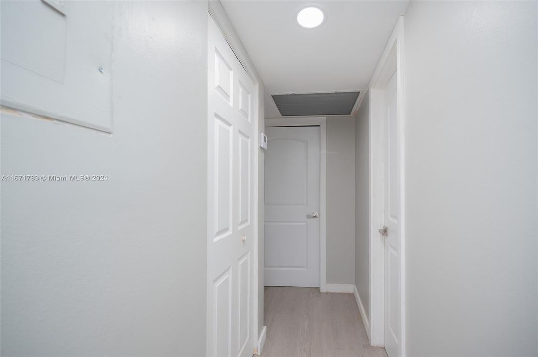 For Sale: $350,000 (2 beds, 2 baths, 845 Square Feet)