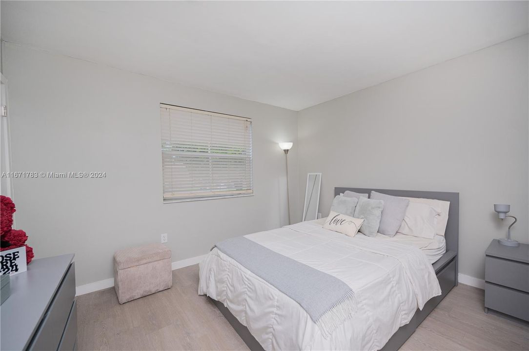 For Sale: $350,000 (2 beds, 2 baths, 845 Square Feet)