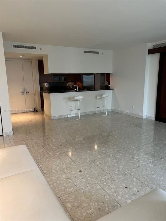 En Venta: $675,000 (1 camas, 1 baños, 1076 Pies cuadrados)