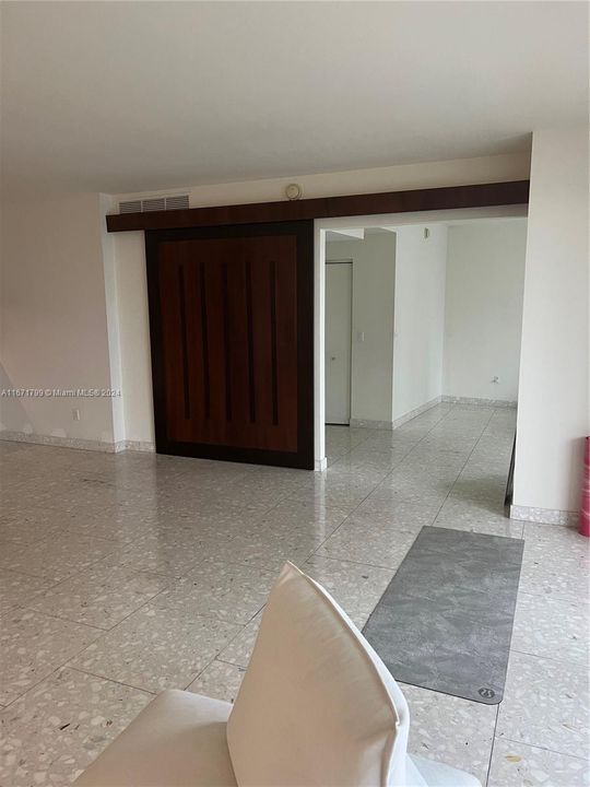 En Venta: $675,000 (1 camas, 1 baños, 1076 Pies cuadrados)