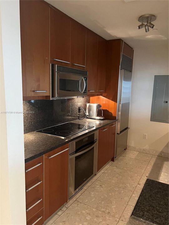 For Sale: $675,000 (1 beds, 1 baths, 1076 Square Feet)