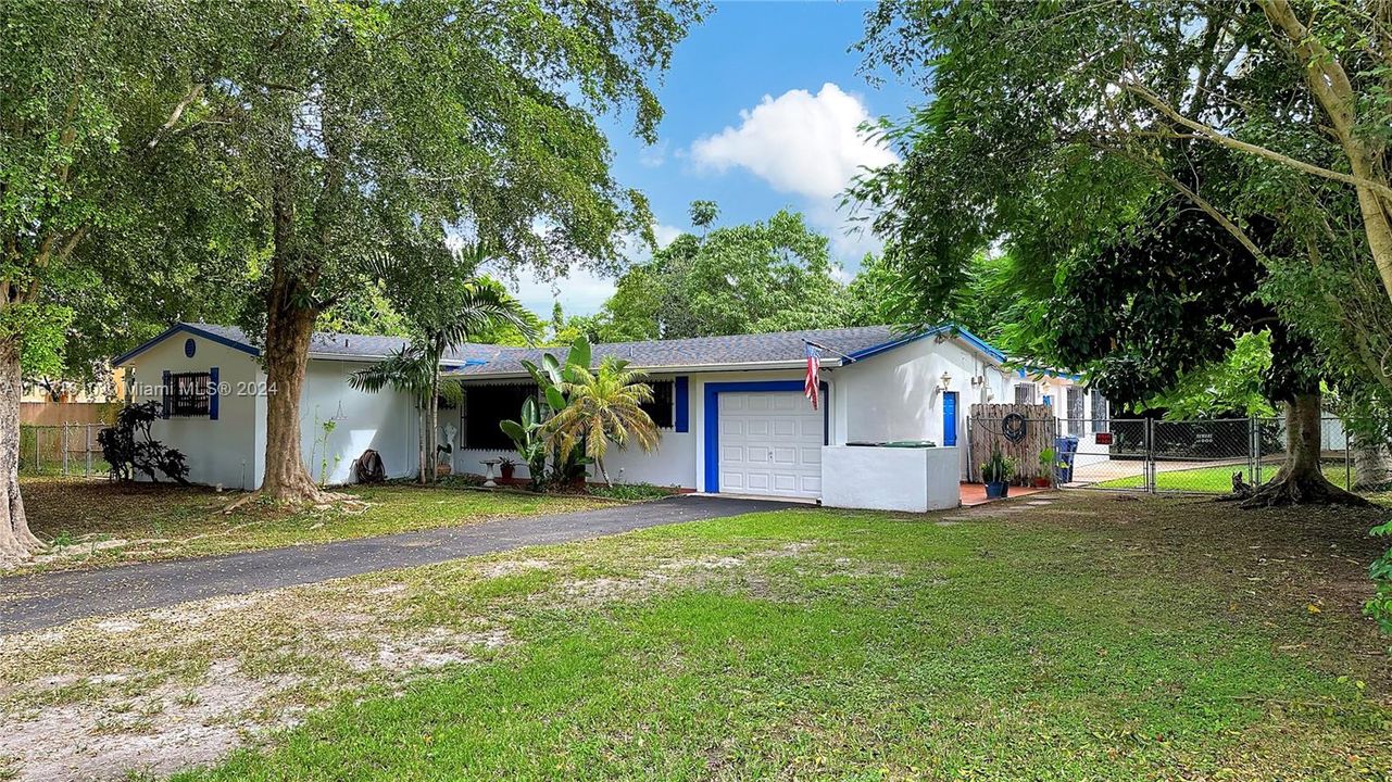 For Sale: $1,350,000 (4 beds, 2 baths, 3058 Square Feet)