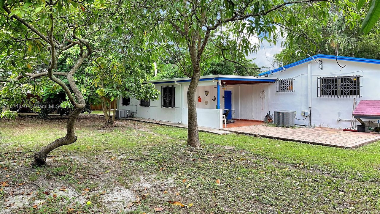 En Venta: $1,350,000 (4 camas, 2 baños, 3058 Pies cuadrados)