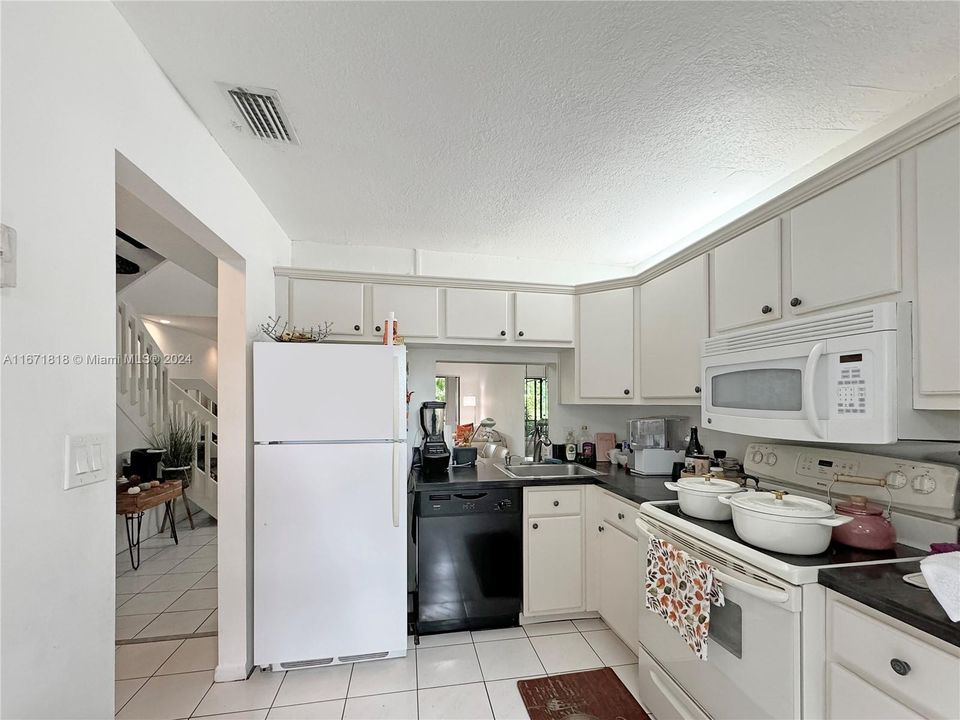 For Sale: $340,000 (2 beds, 2 baths, 1332 Square Feet)