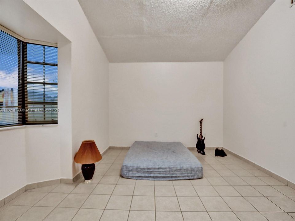 For Sale: $400,000 (3 beds, 2 baths, 1313 Square Feet)