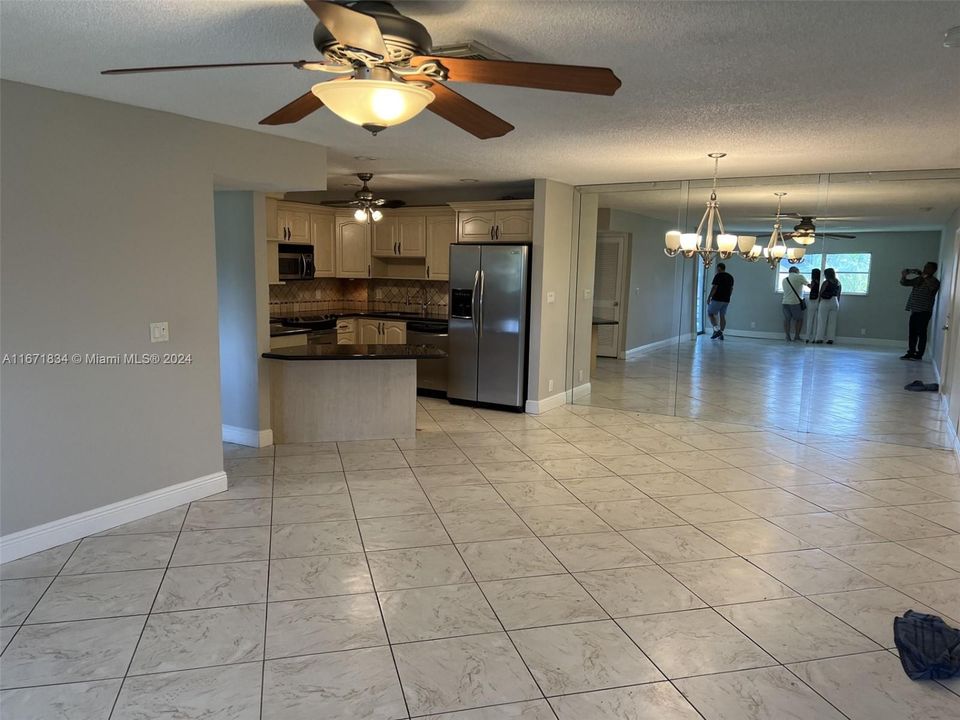 For Rent: $2,400 (2 beds, 2 baths, 1170 Square Feet)